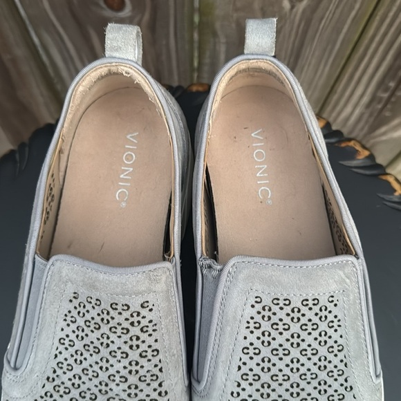 Vionic ‘Kimmie’ perforated sneaker, size 11 - Picture 6 of 8